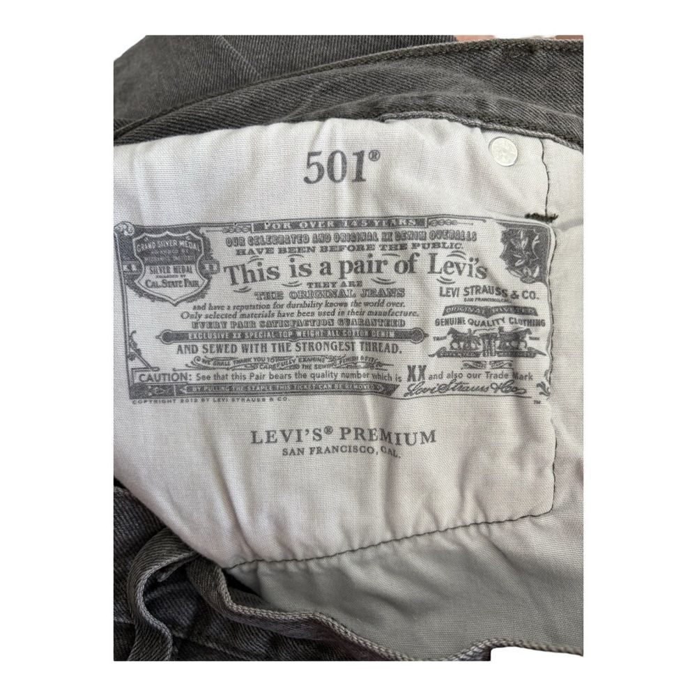 Levi's 501 Jeans Black Button Fly Frayed Hem Ankle High Rise Size 31x26 Waist 31 - Picture 5 of 9